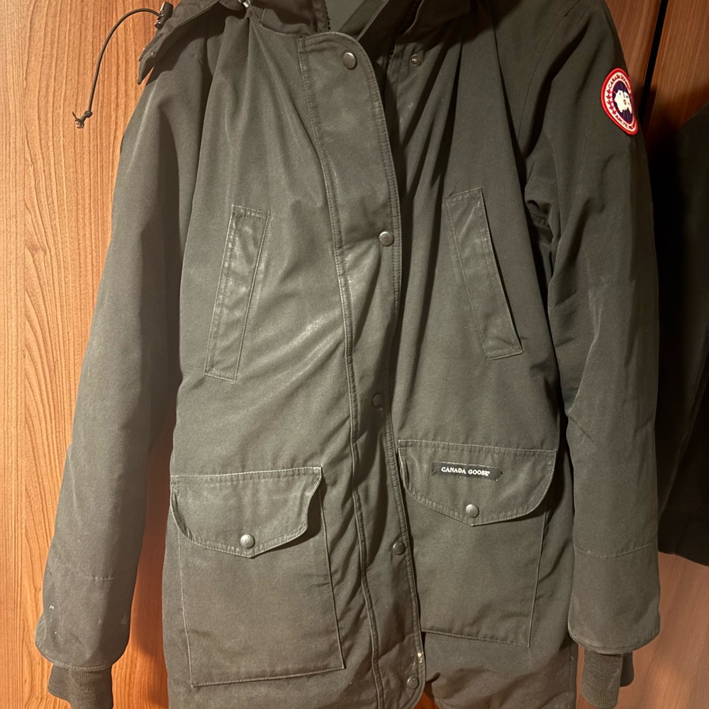 Canada Goose Women's Utility Jacket in Dark Gray